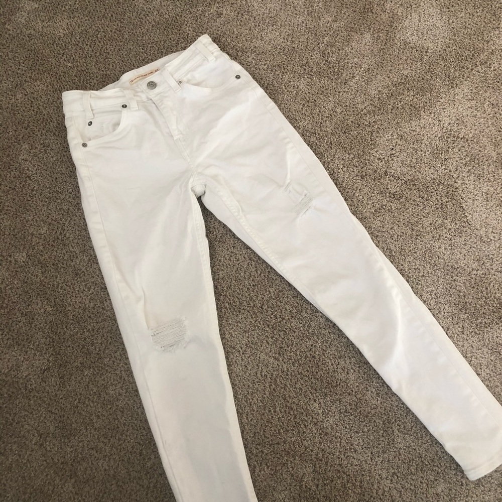 High waisted Levi’s white jeans